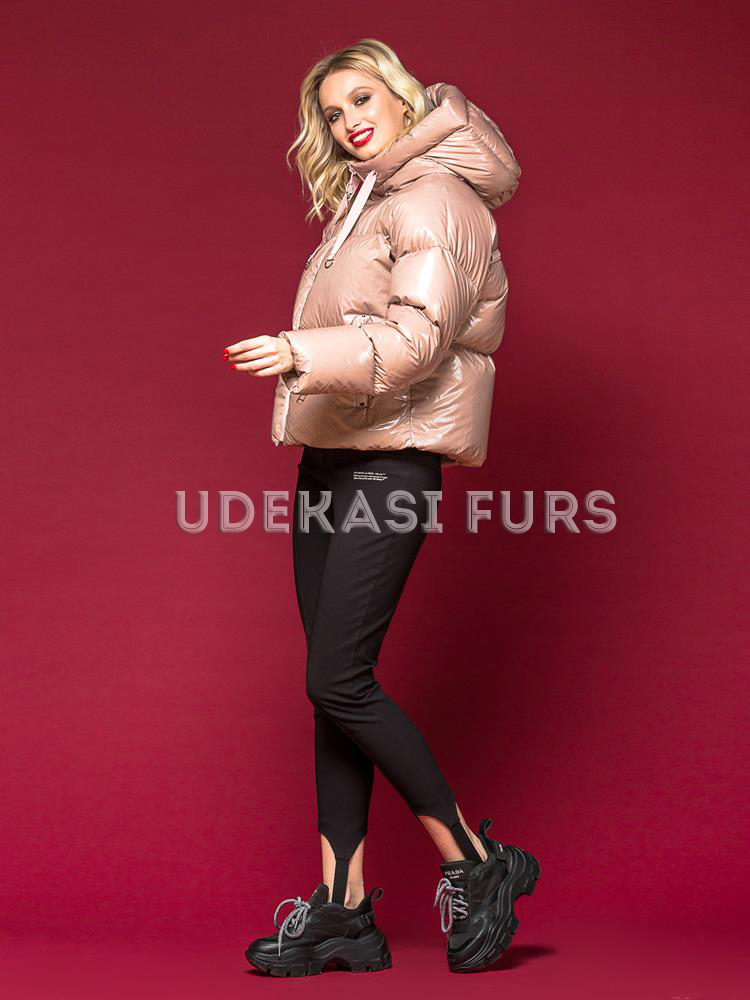Розовый лаковый пуховик с натуральным гусиным пухом 5477-012 от Udekasi Furs - #2